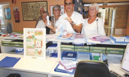 Stickeklubben i Almuñécar överlämnade kläder till sjukhus
