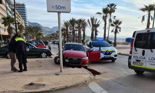 Flera motorfordon påkörda vid biljakt på Fuengirolas paseo