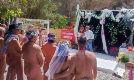Storbröllop med åtta nudistpar i Almuñécar
