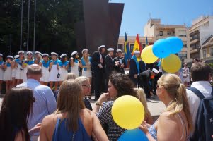 25 svenska elever firade studenten på Kyrktorget