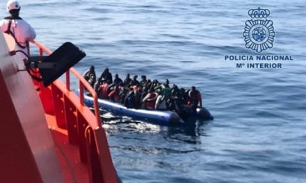 Antalet båtflyktingar ökar med nära 25 procent