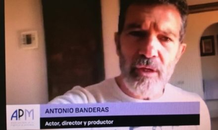 Banderas stöder journalisternas arbete under coronapandemin