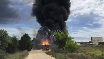Brand och explosioner i återviningsfabrik nära Madrid