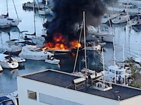 Brand på segelbåt i Marbellahamn