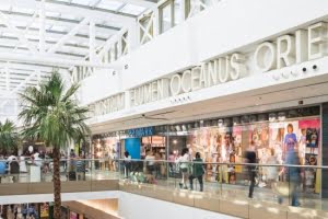 De flesta större köpcentrum håller öppet