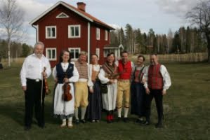 Folkmusikgrupp från Västerås uppträder i Comares