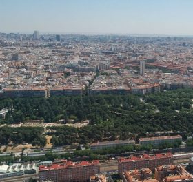 För höga halter av kvävedioxid i Madrid – hastigheten sänks