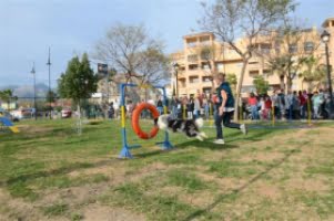 Fuengirola har fått hundpark med hinderbana