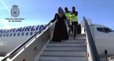 Här grips kvinna på Málaga flygplats – skulle ansluta sig till IS