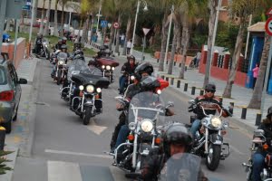 Harley Davidson entusiaster träffas i Fuengirola fritidshamn