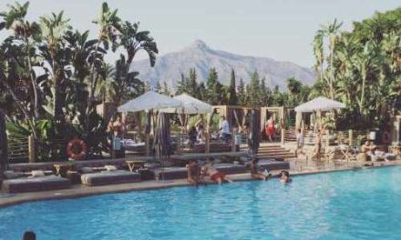 Känd poolklubb i Marbella eldhärjades i natt