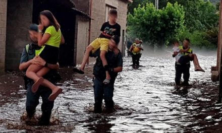 Kraftiga översvämningar i norra Spanien, en person omkom