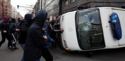 Maskerade män med stenar och järnrör orsakade förödelse i Bilbao