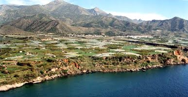 Nerja kommun och Larios förhandlar om golfbana och 680 bostäder i Maro
