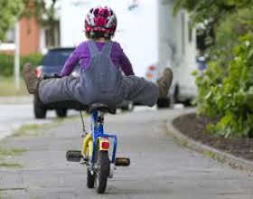 Obligatoriskt med cykelhjälm för minderåriga från idag