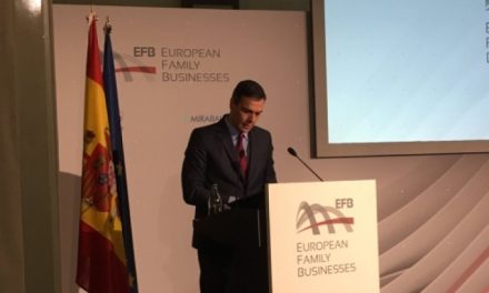 Pedro Sánchez försöker lugna företagarna