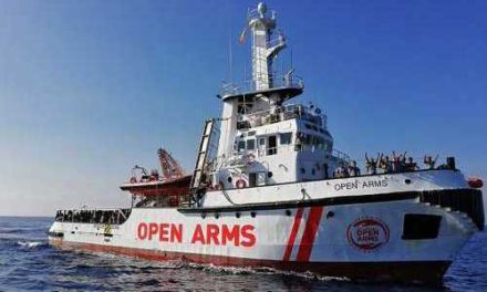 Räddningsfartyget Open Arms kvarhålls i Barcelona