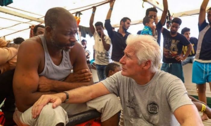 Richard Gere: ”Sánchez ser det med politiska ögon och inte humanitärt”