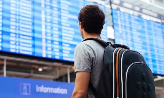 Skärpta regler för personer under 18 år som skall flyga utomlands