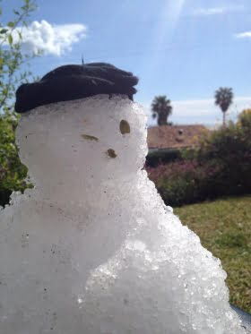 Svensk familj i Fuengirola gjorde snögubbe