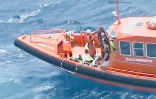 Svenskar i sjödrama utanför Alicante – här räddas de av sjöräddningen