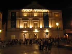 Ta bussen till klassisk musik vid Teatro Cervantes