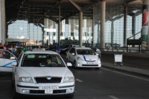 Taxistrejk vid flygplatsen under veckoslutet