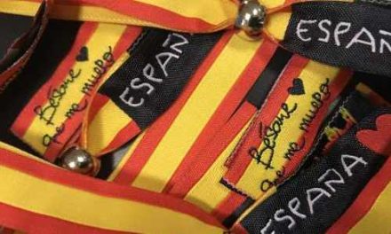 Tonårstjej fick lämna lektion – hade armband ”España viva”
