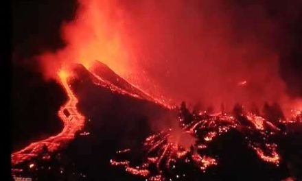 Tusentals evakuerade vid vulkanutbrott på La Palma
