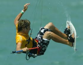 Världens bästa kitesurfare tävlar i Tarifa