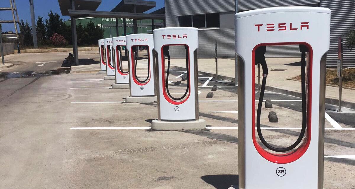 Tesla ökar antalet superladdstationer