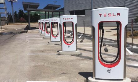 Tesla ökar antalet superladdstationer