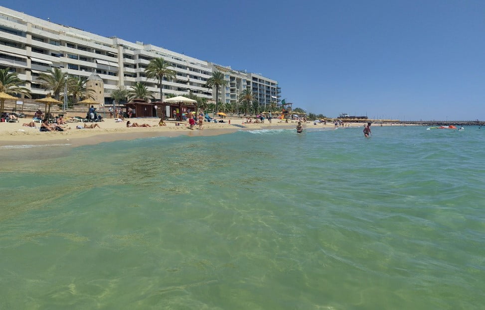 Familj räddade ur havet på strand i Mallorca