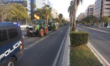 Nära 30.000 traktorer blockerar vägar i Spanien