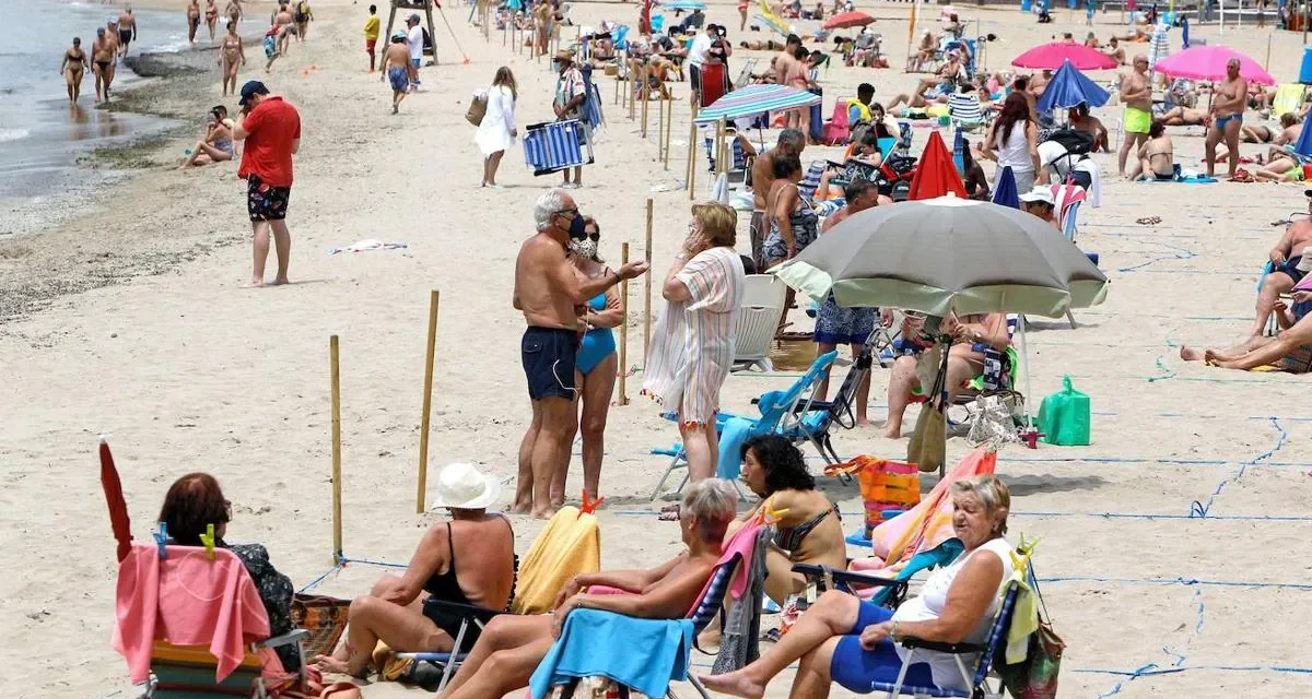 Polisen i Benidorm uppmanar till hänsyn för blå markeringar på stranden