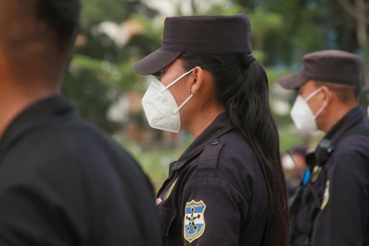 Mpox: Spansk gränspolis uppmanas bära engångshandskar och munskydd