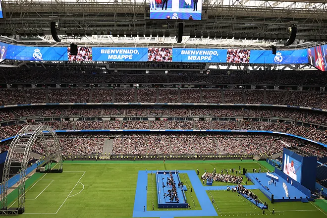 Konserter på Santiago Bernabeu bokas om