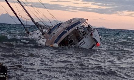 Svensk segelbåt slet sig och gick på grund