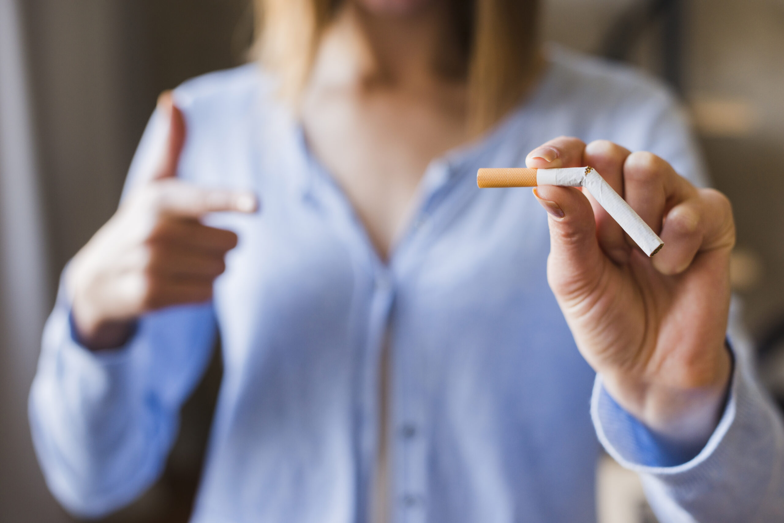 defocus-woman-pointing-broken-cigarette