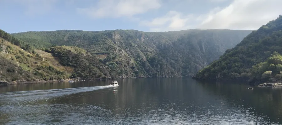 Upptäck vackra Ribeira Sacra från katamaran