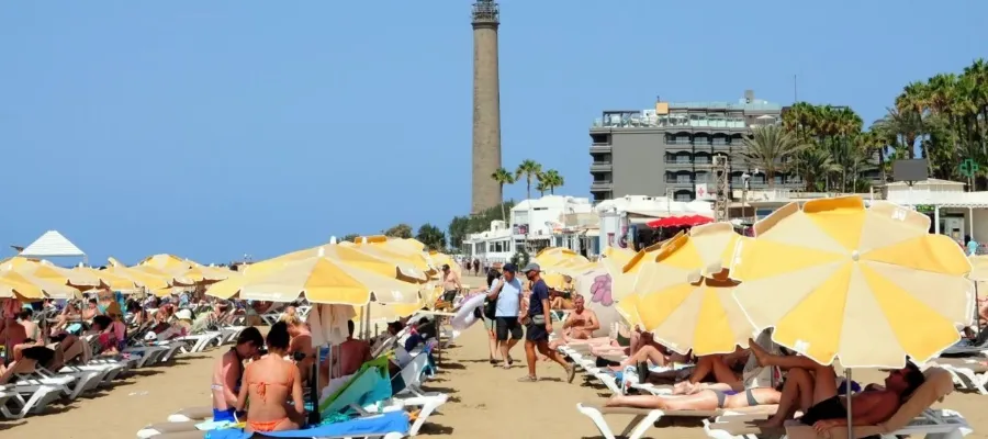 Palma de Mallorca tar bort 1 700 solstolar