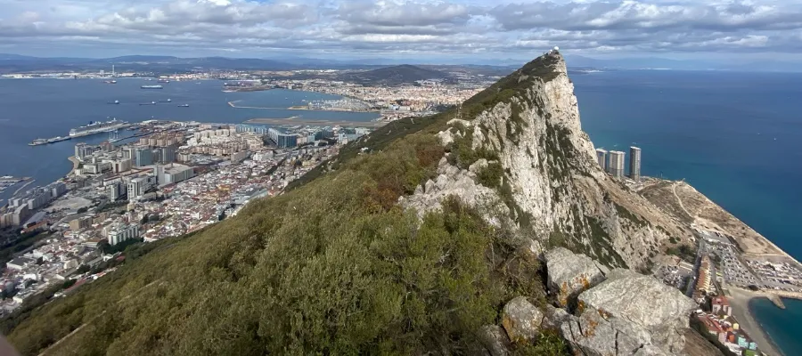 Spanien just nu – historiskt avtal om stenen som skavt i spanska skon
