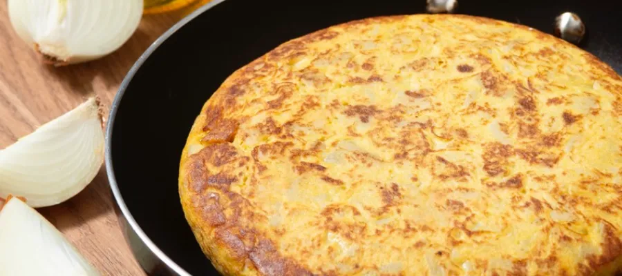 La tortilla española med eller utan gul lök?
