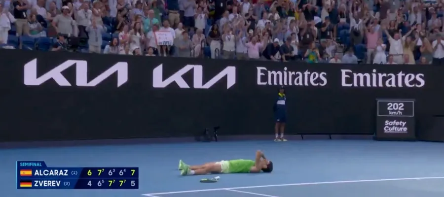 Alcaraz klar för sin första final i Australien Open efter maratonrysare