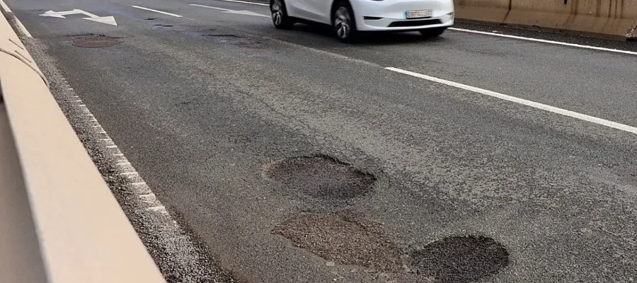 A-7:an i dåligt skick – varningar för stora gropar i vägbanan