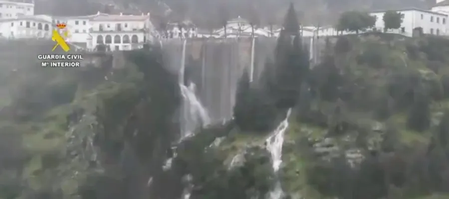 Massevakuering i Grazalema – 1 600 invånare till Ronda