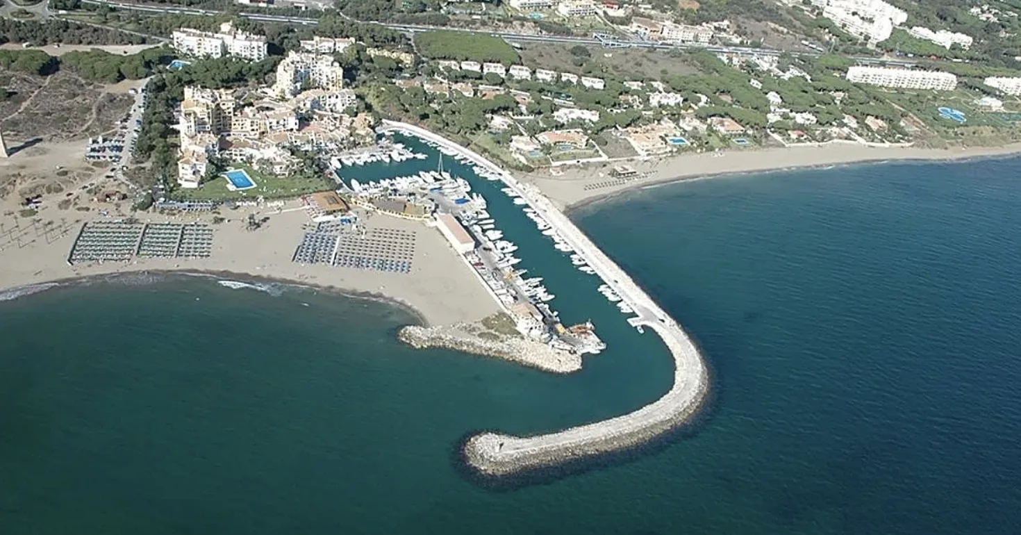 Utsikt över Calahonda-stranden i Marbella